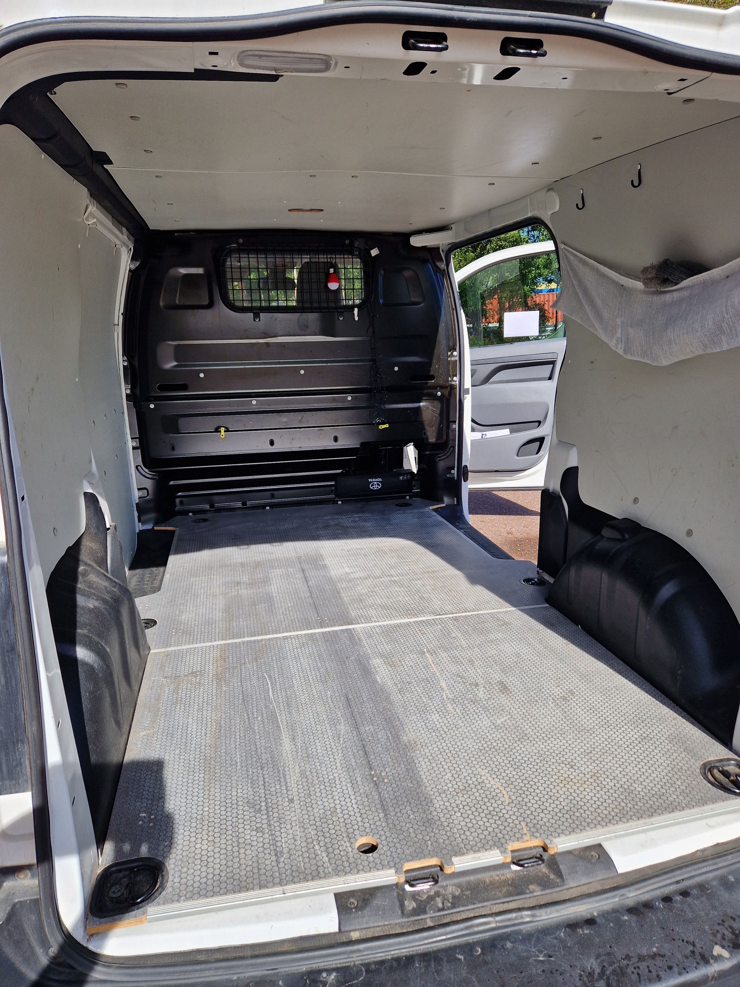 Toyota Proace 1.6 D-4D Manuell 2018, bild 4/4
