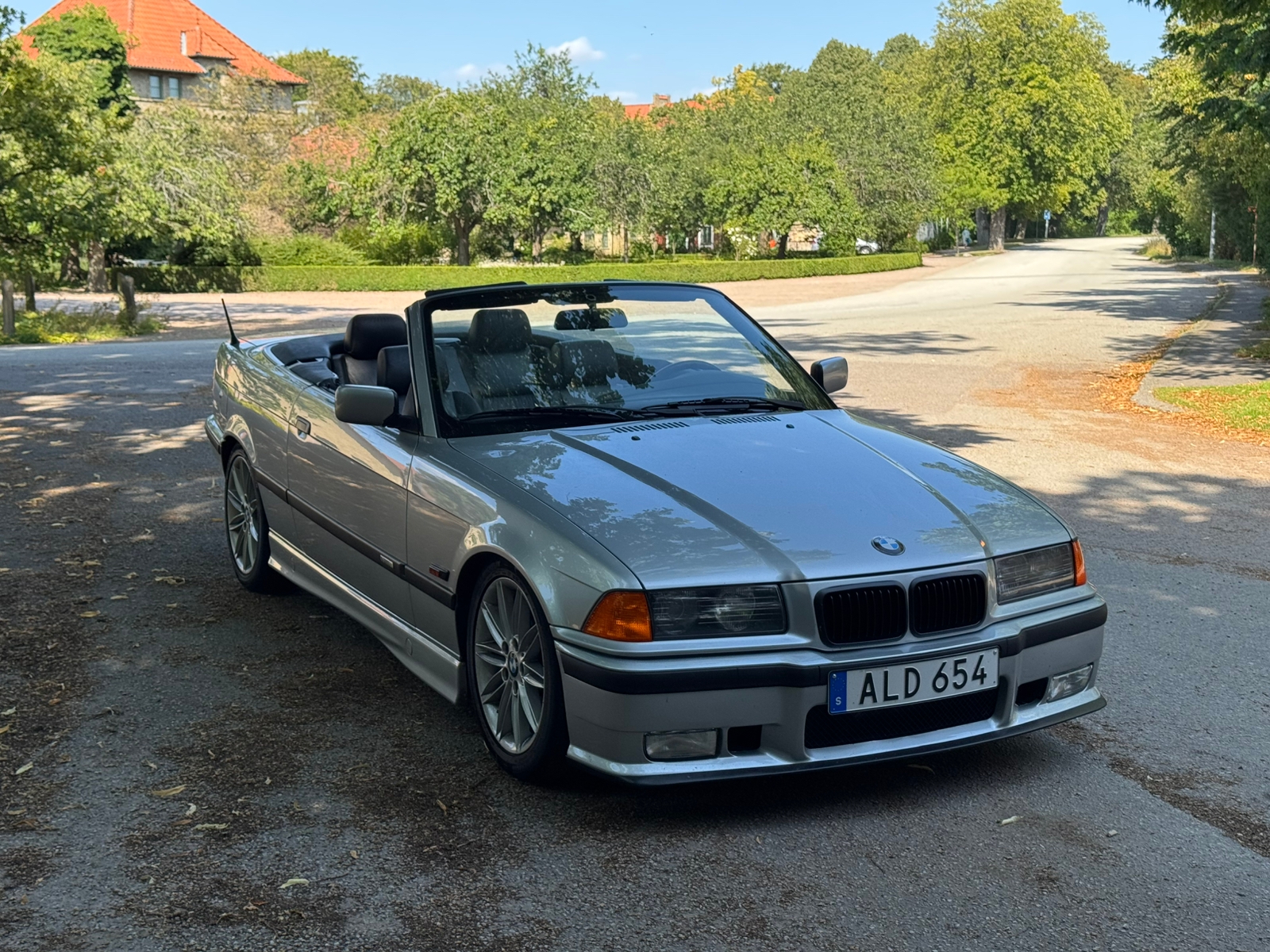 BMW 325 i Convertible E36 1994, photo 2/7