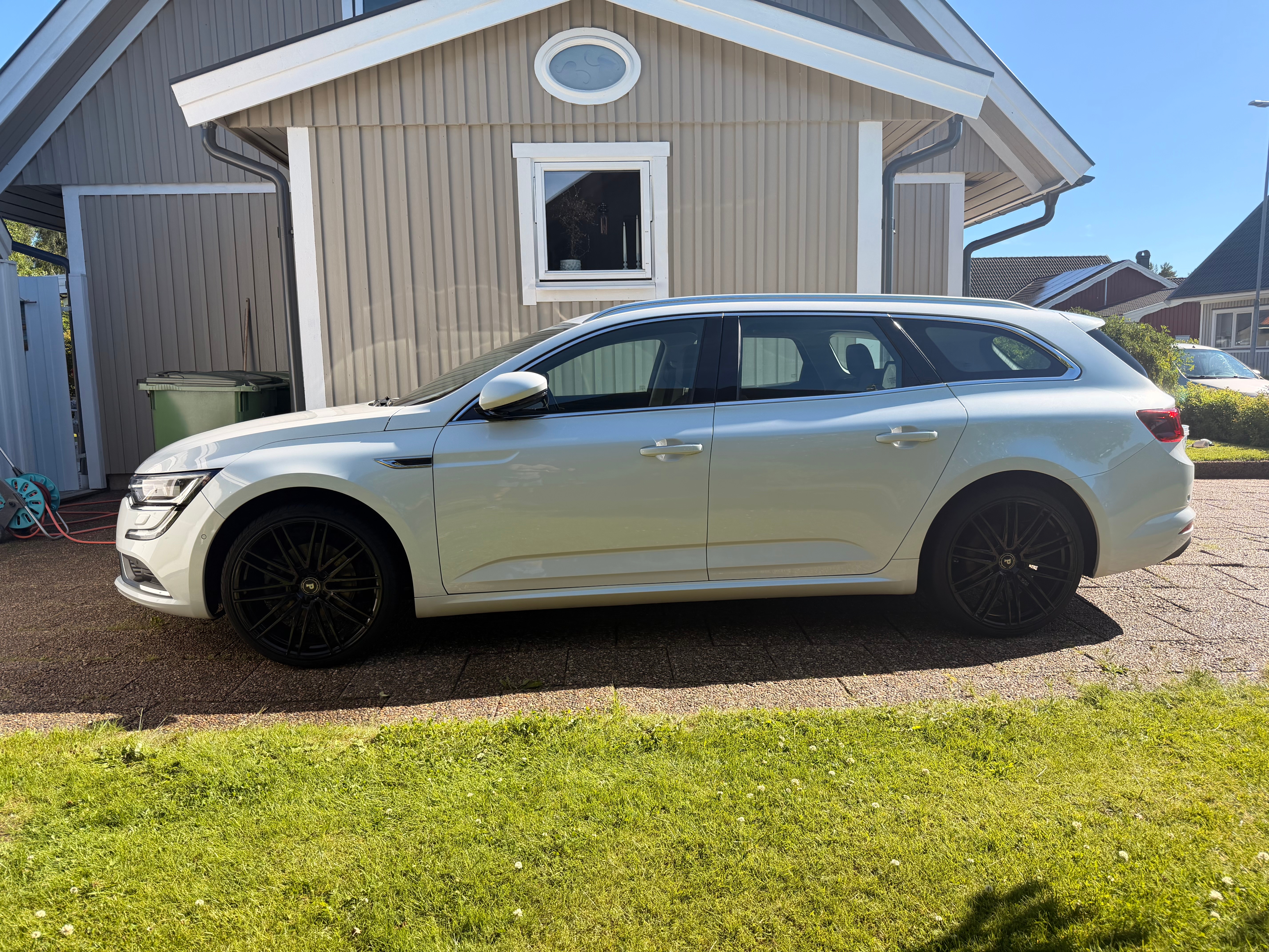Renault Talisman Grandtour 1.8 TCe EDC 2019, photo 2/8