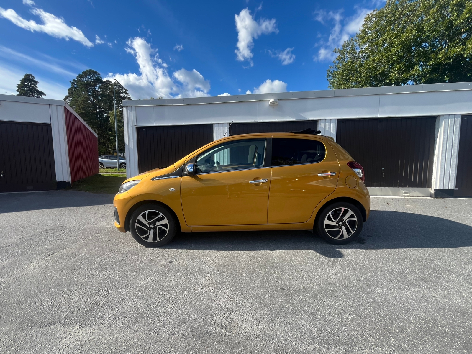 Peugeot 108 5-dörrar 1.2 VTi Manuell 2017, bild 2/5