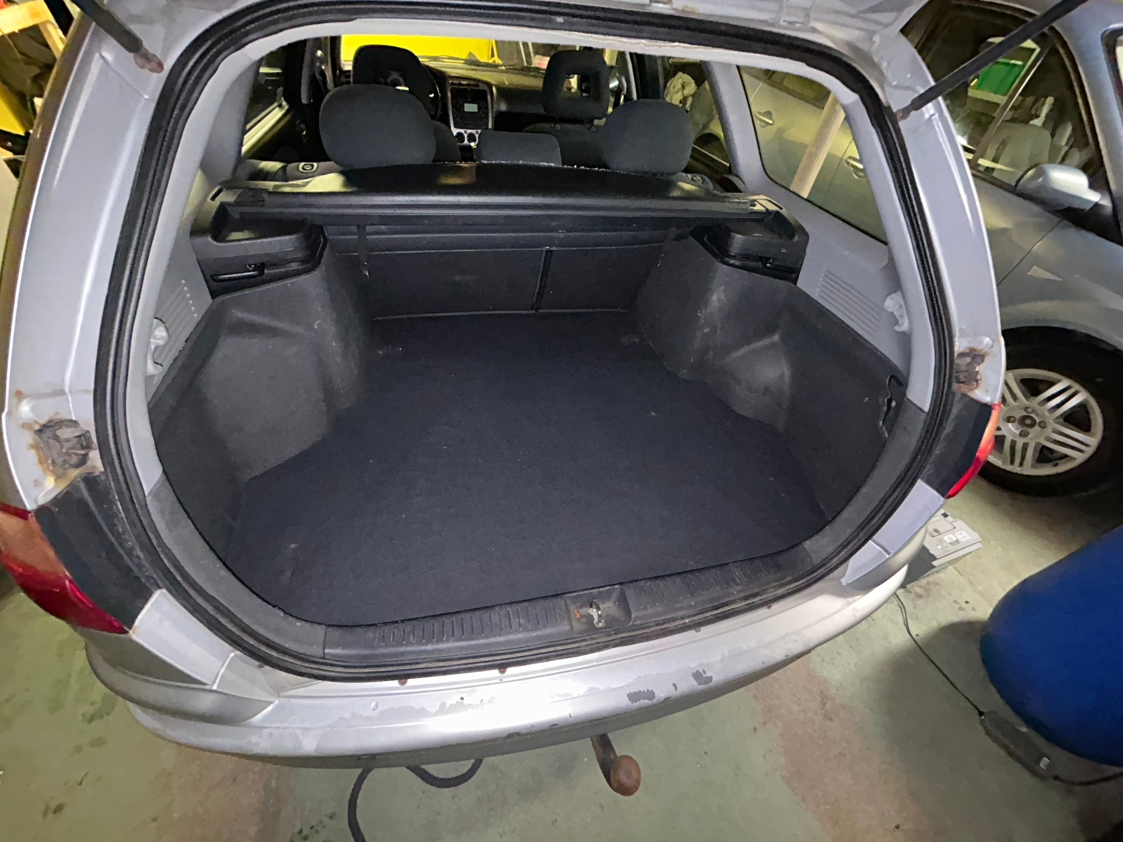 Toyota Avensis Kombi 1.8 VVT-i Manuell 2002, bild 7/8
