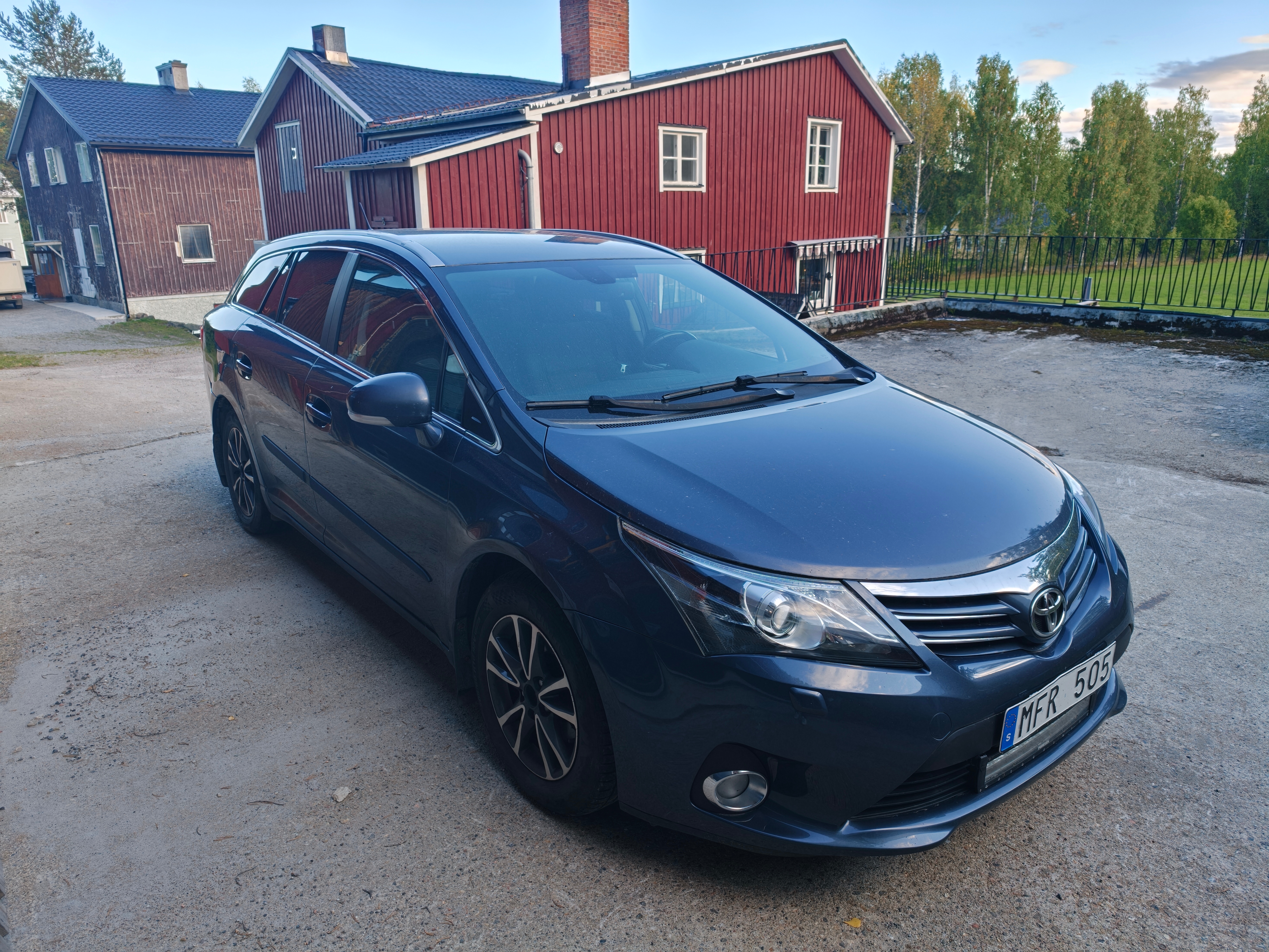 Toyota Avensis Kombi 2.0 D-4D Manuell 2011, photo 2/9