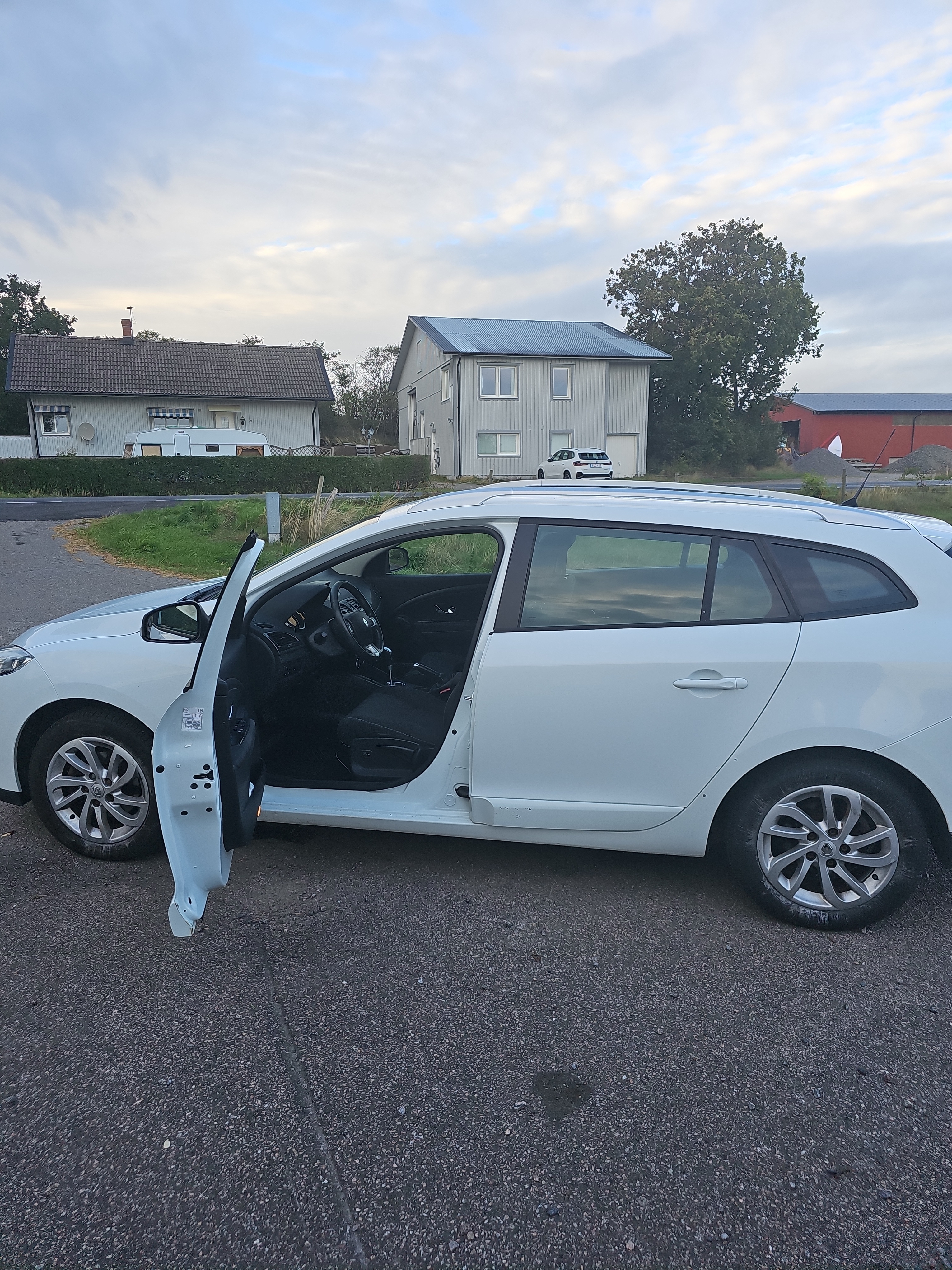 Renault Megane III Grandtour 1.5 dCi EDC 2013, kuva 6/7