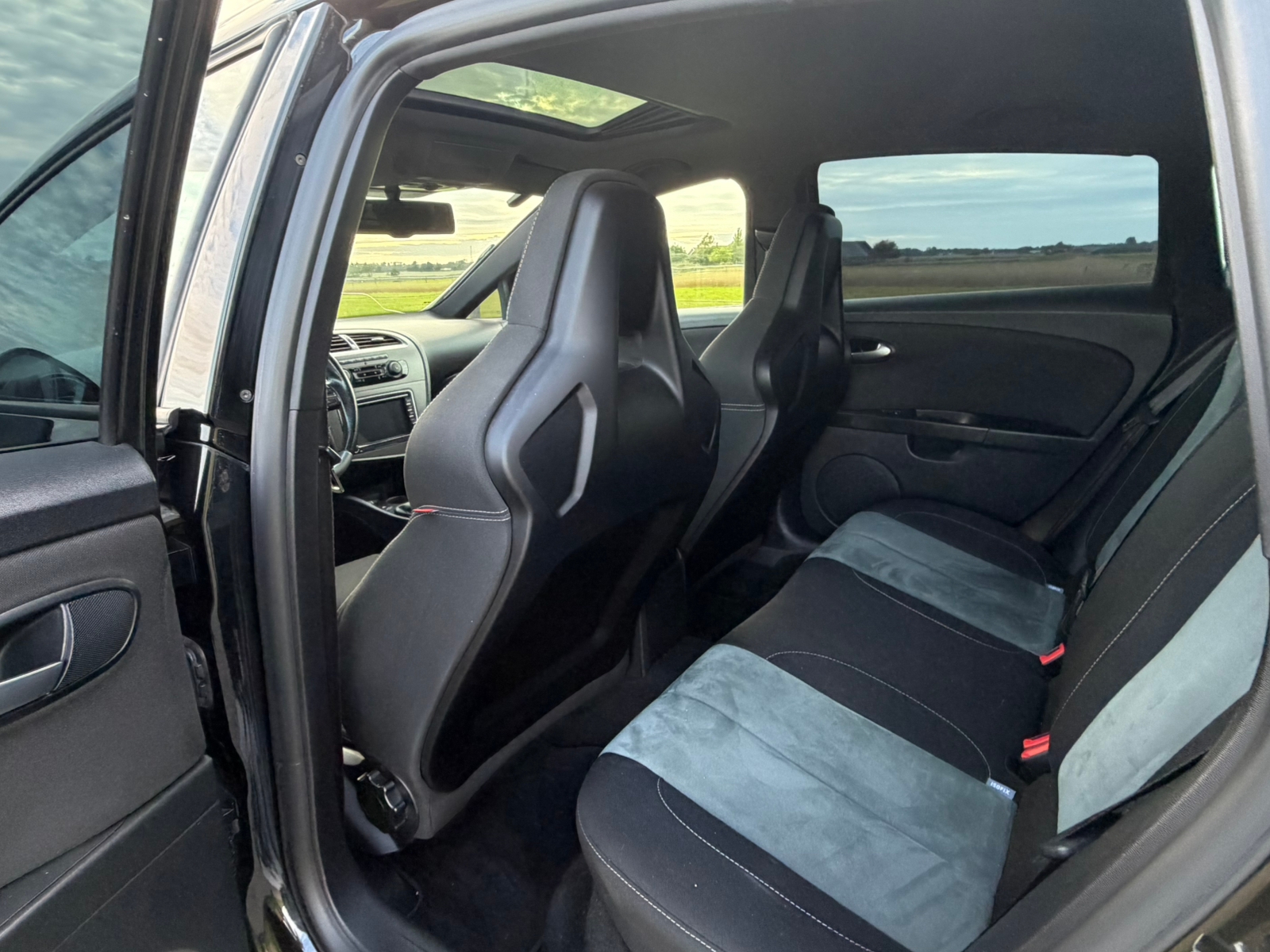 Seat Leon Cupra R 2.0 TSI Manuell 2013, bild 7/8