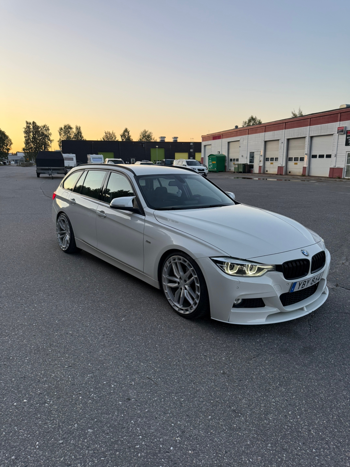 BMW 318 d Touring Steptronic 2016, bild 2/6