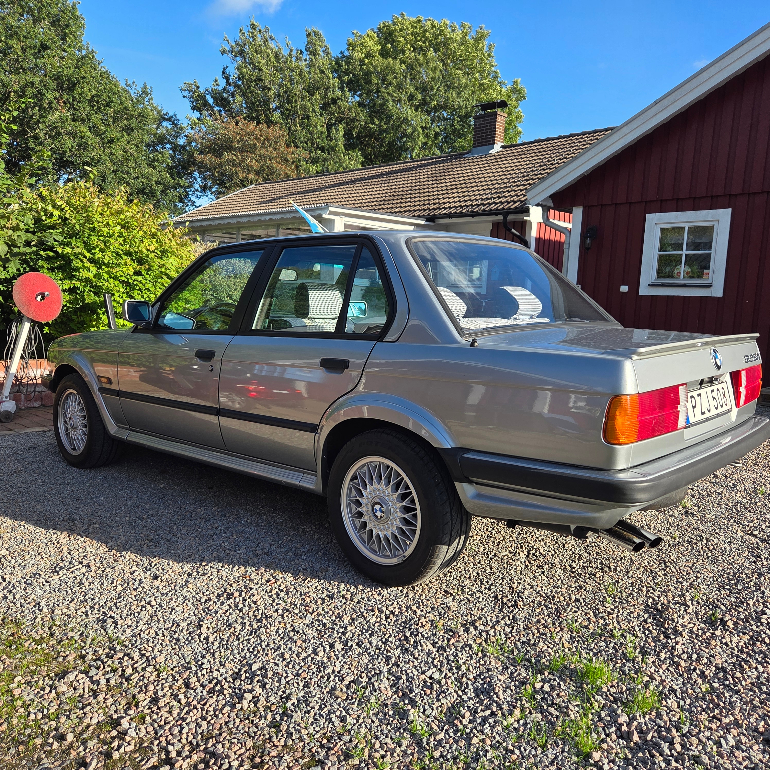 BMW 325 iX 4-dörrars Sedan Manuell 1987, photo 4/10