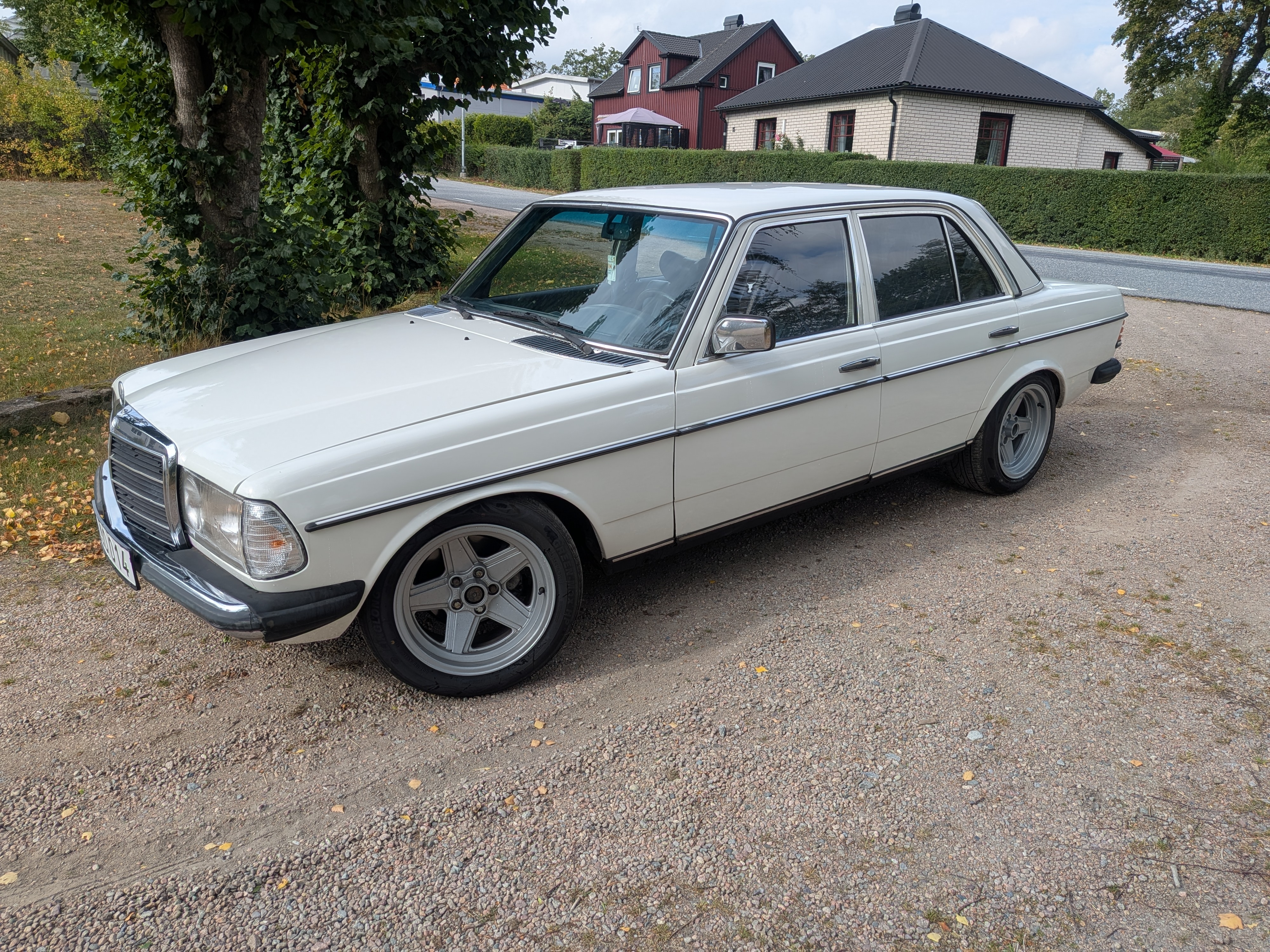 Mercedes-Benz 200 OM602 manuell 5 växlad 1982, kuva 2/10
