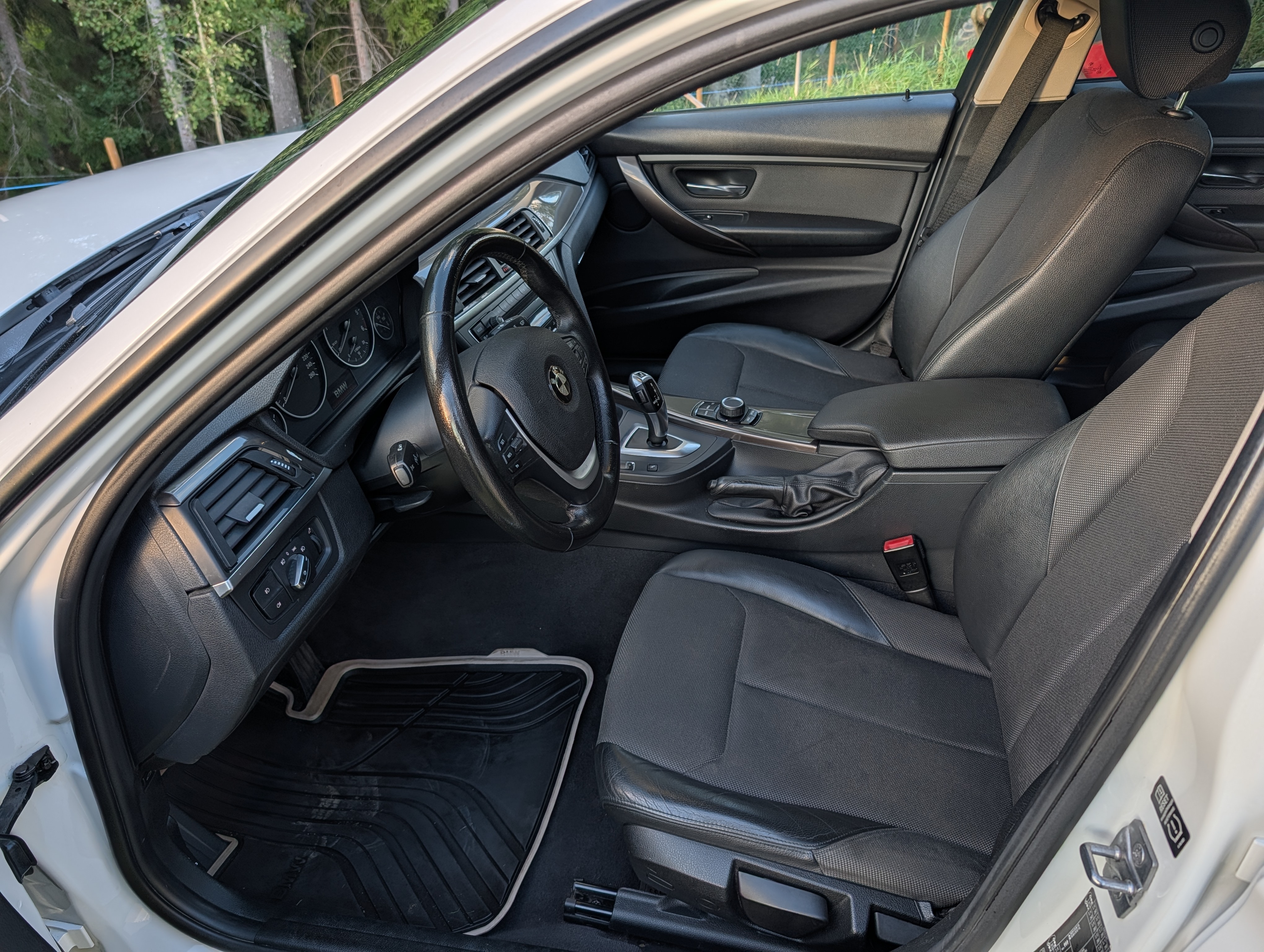 BMW 320 d Touring Steptronic 2013, photo 7/10
