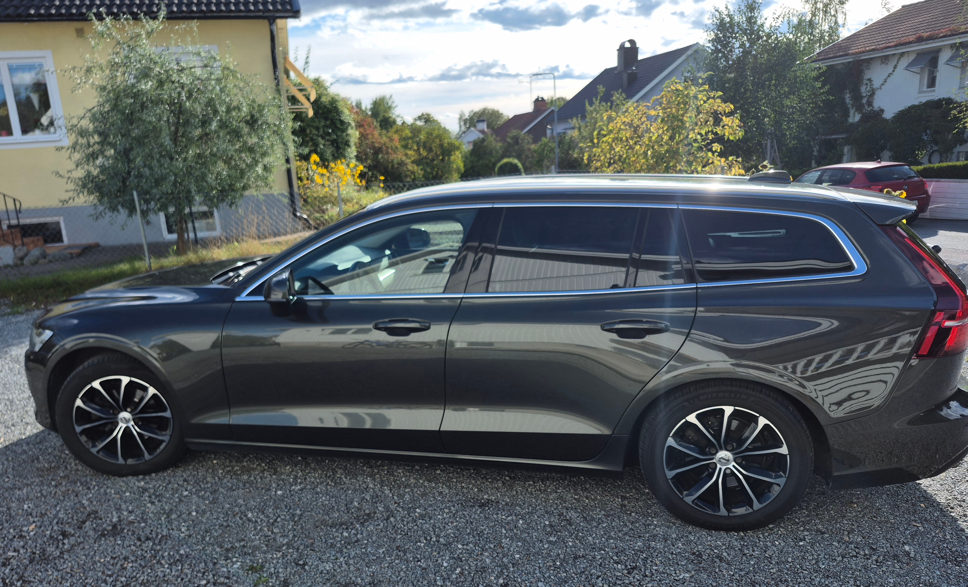 Volvo V60 D4 Momentum Advanced 2019, bild 4/10
