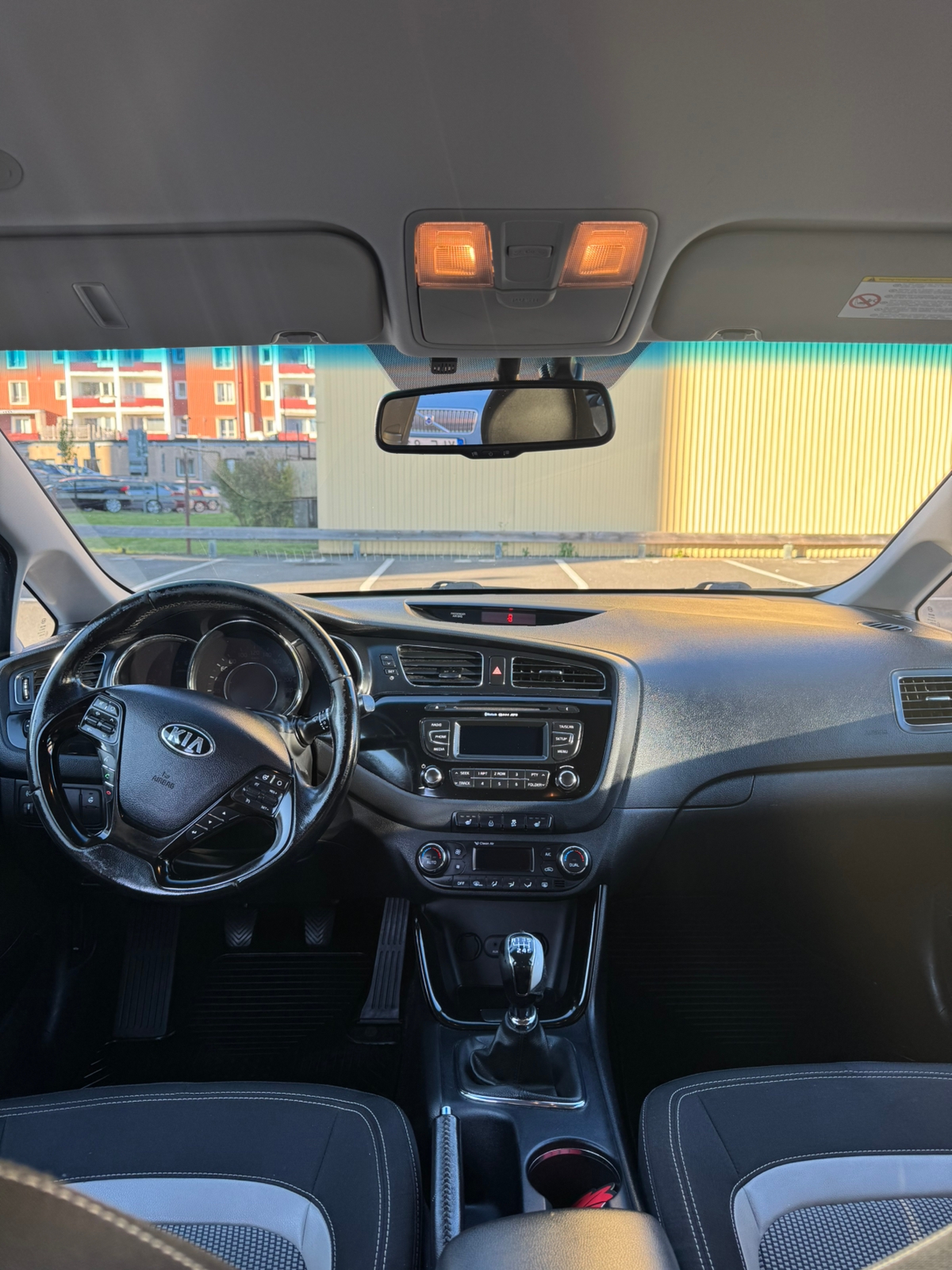 Kia Ceed _sw 1.6 CRDi Manuell 2013, bild 7/8