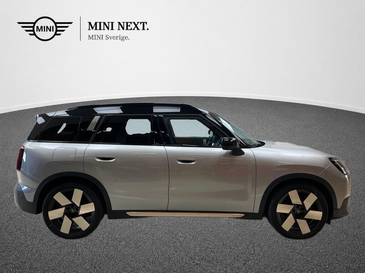 MINI Countryman E Favoured Trim, Paket L 2025, kuva 2/15