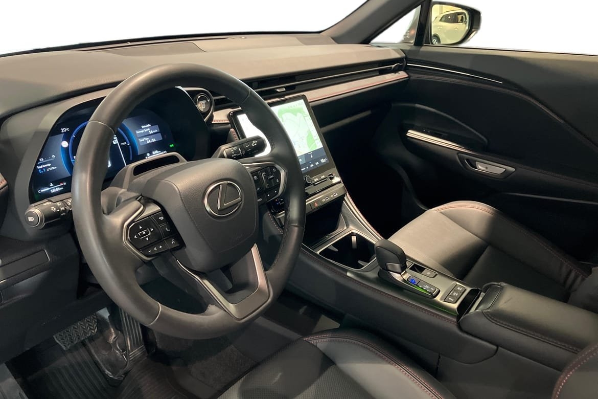 Lexus LBX Elegant Tech 136hk P-värm 2025, bild 7/10