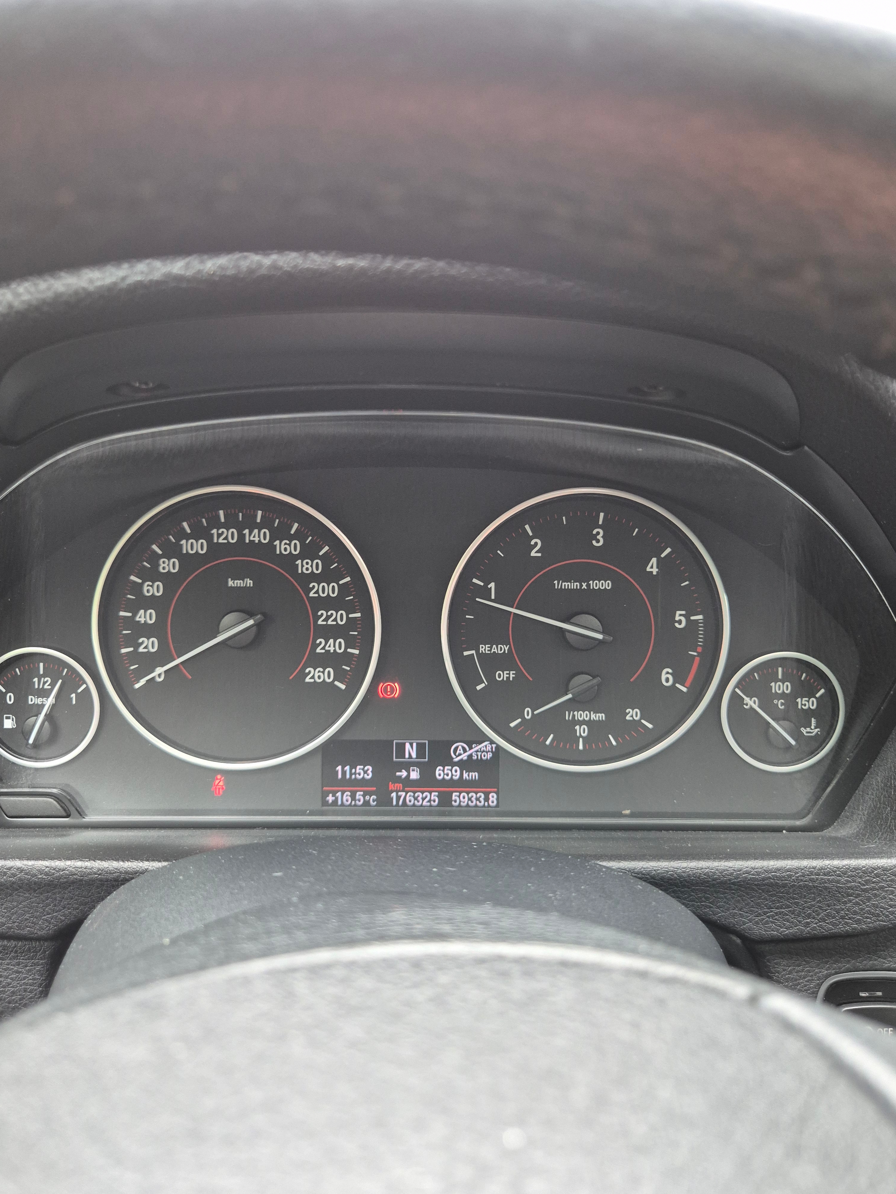BMW 320 d xDrive Touring Steptronic 2017, bild 2/10