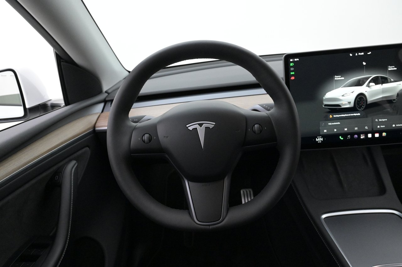 Tesla Model Y Performance Autopilot 2025, photo 7/10