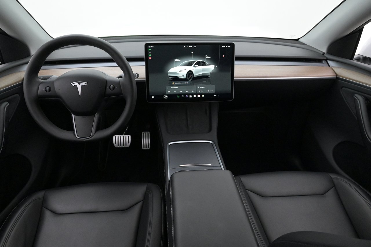 Tesla Model Y Performance Autopilot 2025, photo 6/10