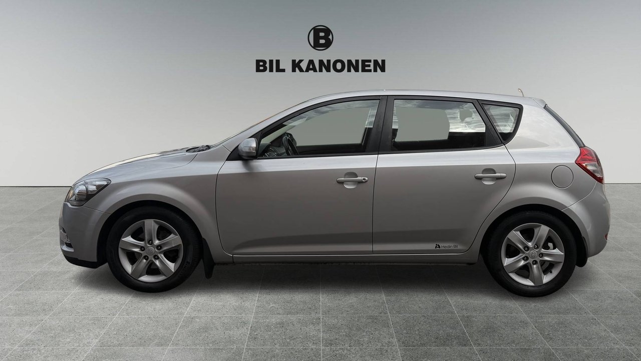 Kia Ceed cee'd 1.6 CVVT Manuell Euro 4 2010, bild 3/10