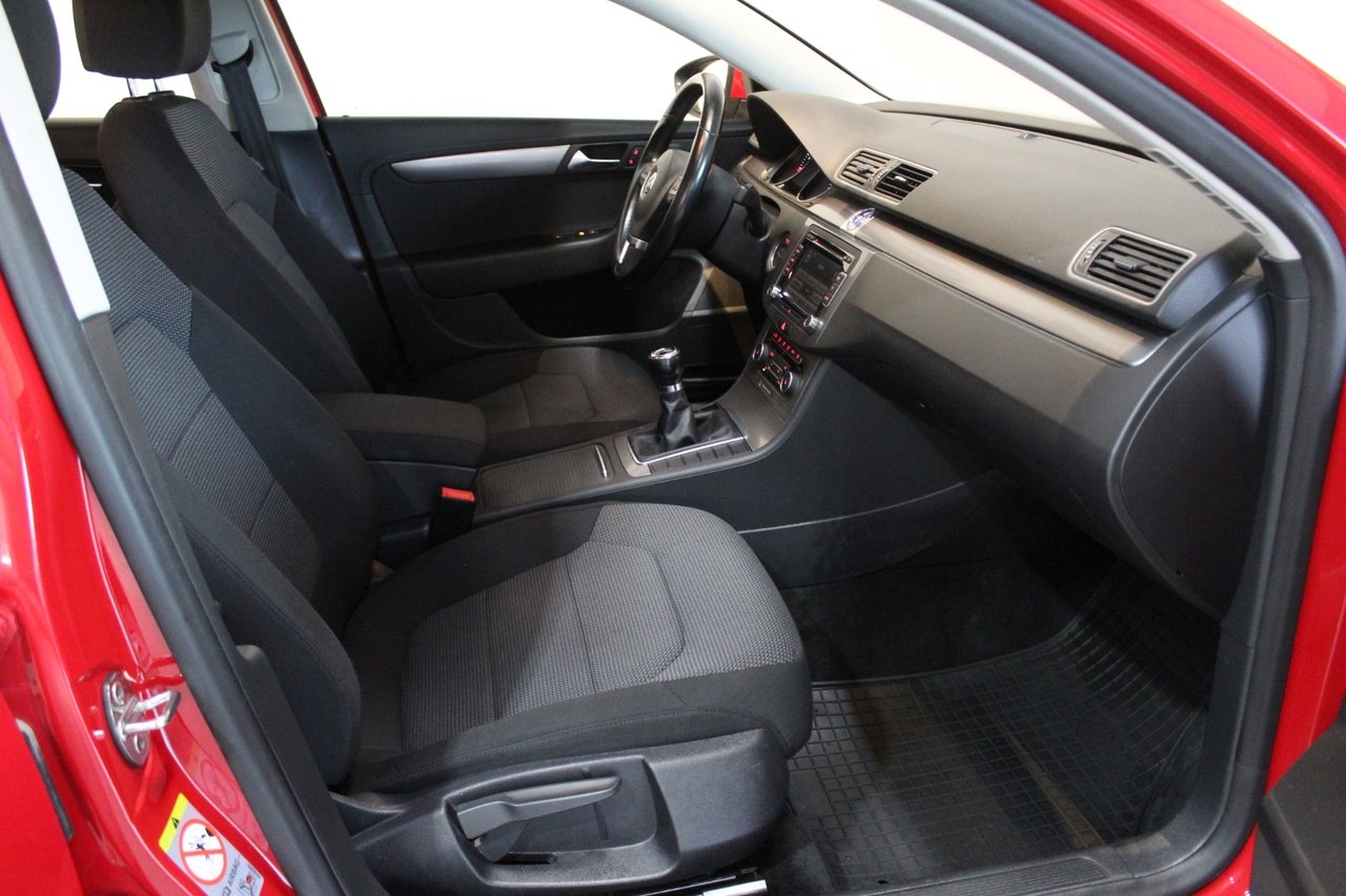 Volkswagen Passat 2012, bild 7/10