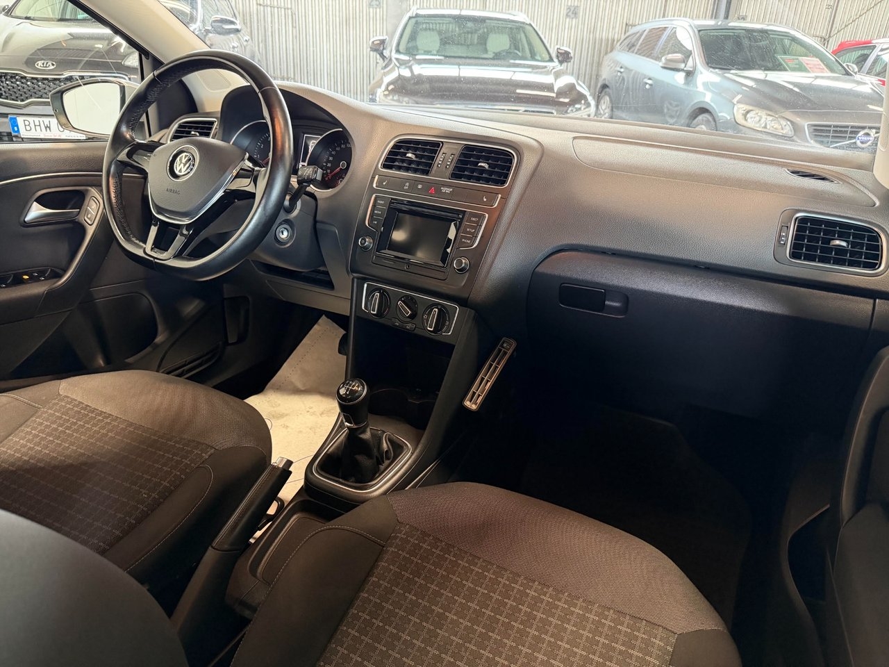 Volkswagen Polo 2015, bild 7/10