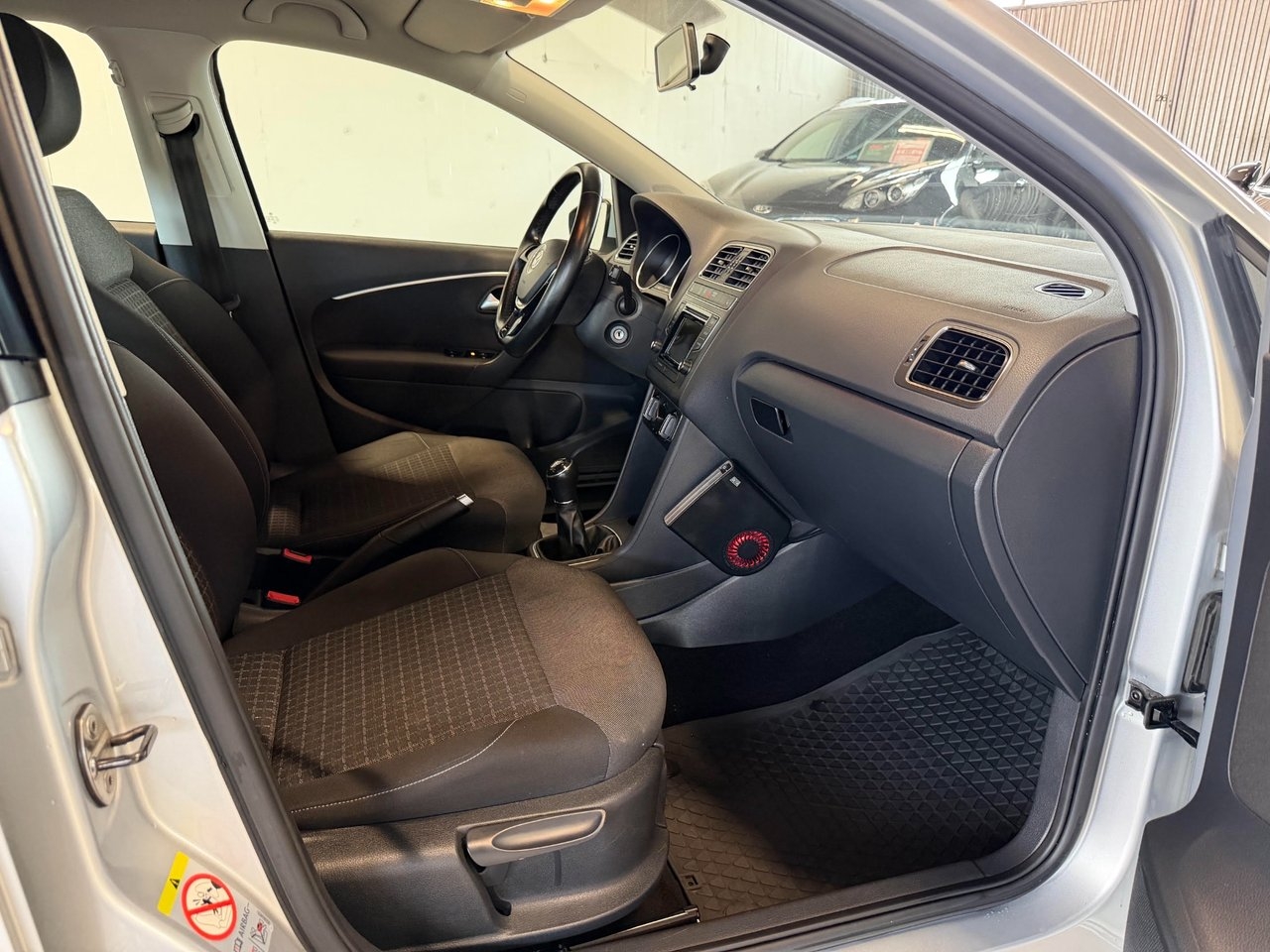 Volkswagen Polo 2015, bild 6/10