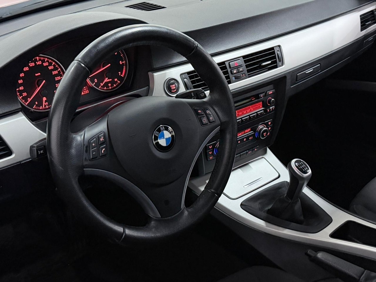 BMW 318 i Sedan Comfort / Ny Servad 2009, bild 2/10