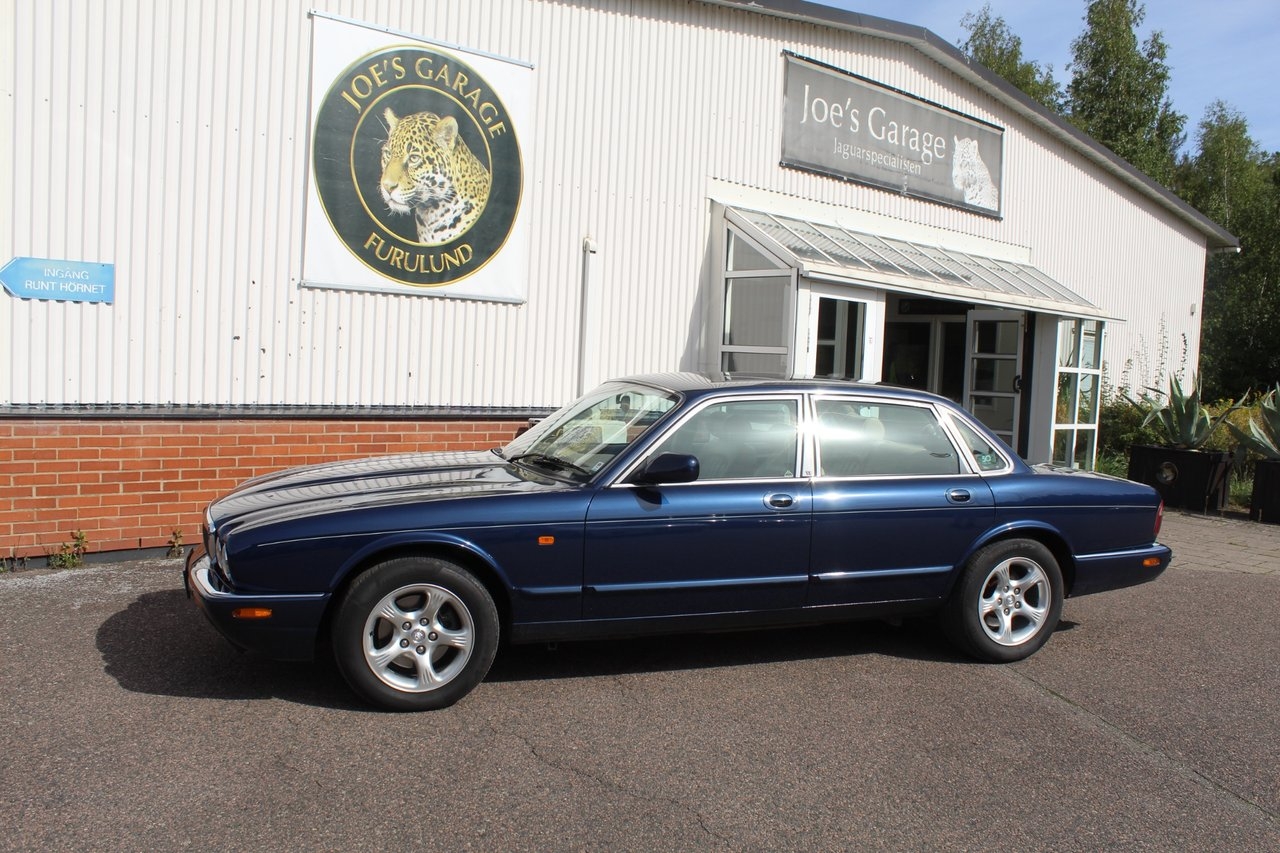 Jaguar XJ