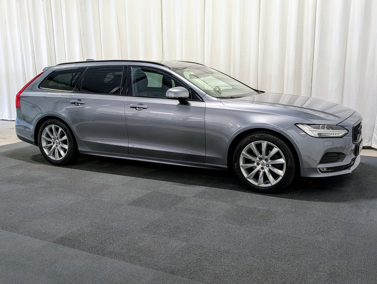 Volvo V90 D4 AWD Geartronic Momentum 2019, bild 6/10