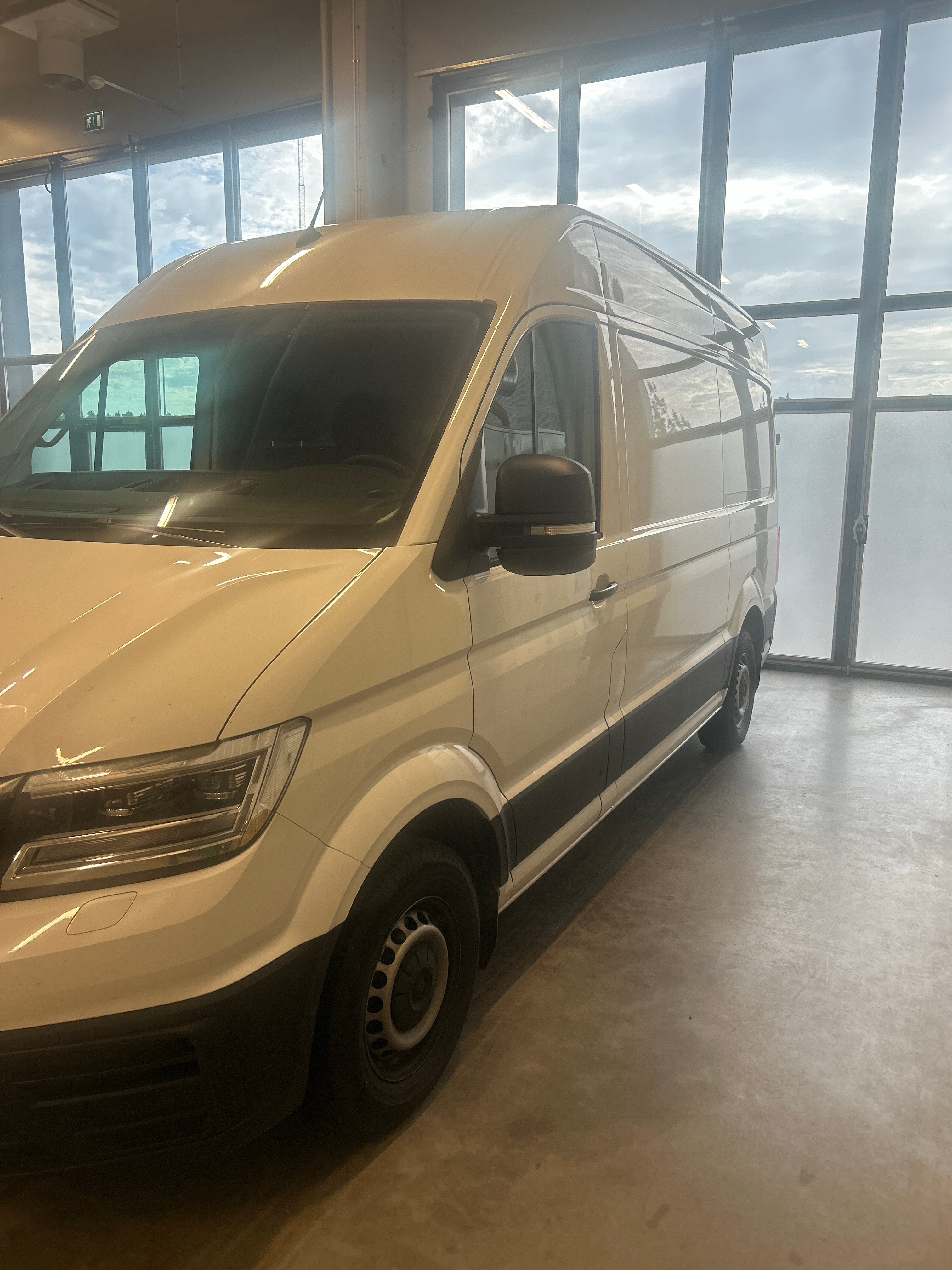 Volkswagen Crafter 35 2.0 TDI Automatisk 2018, bild 2/9