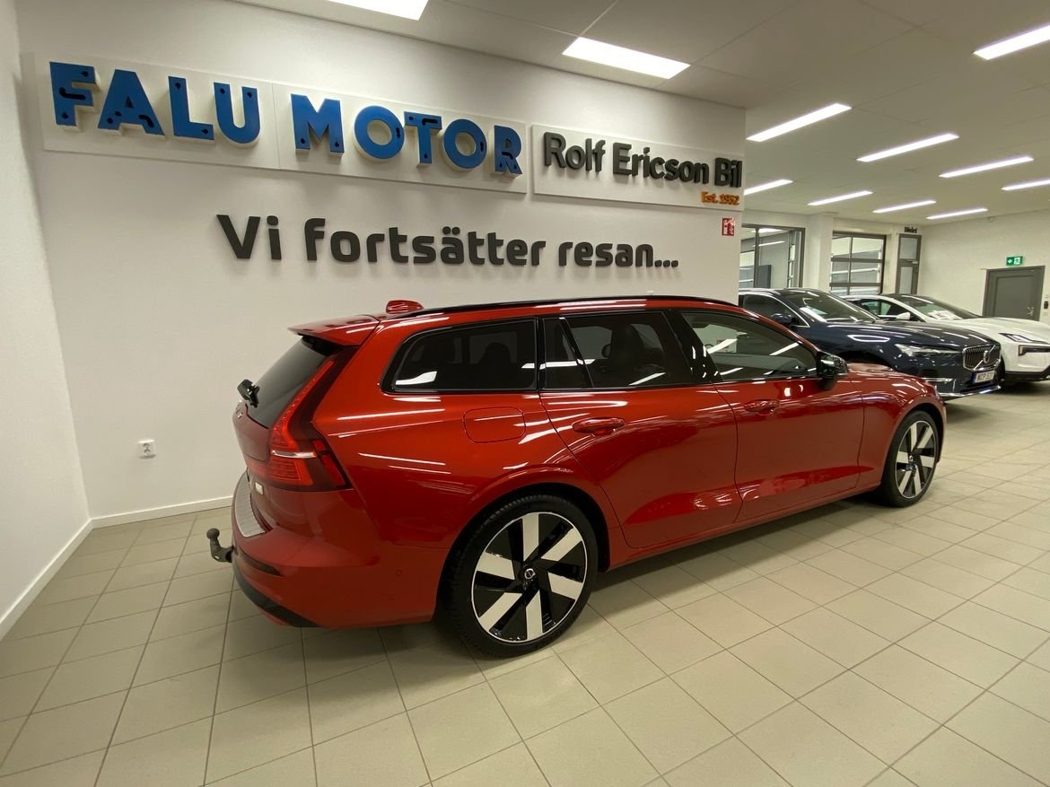 Volvo V60 Recharge T6 II Ultimate Dark 2024, bild 4/10