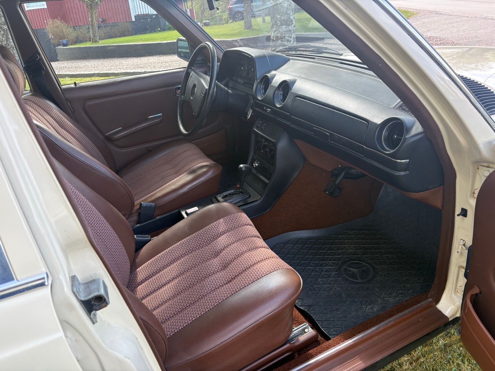 Mercedes-Benz 230 Automatisk 1979, bild 3/6