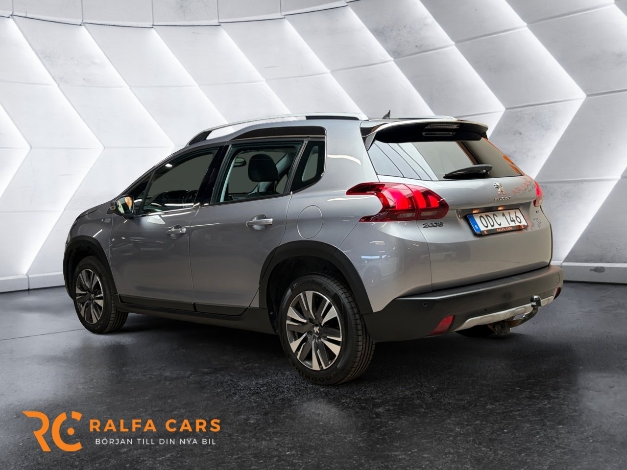 Peugeot 2008 1.2 PureTech 110 EAT Allure 2016, bild 4/10