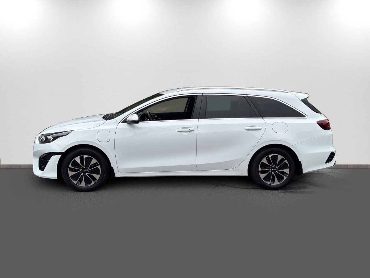 Kia Ceed SW PLUG-IN HYBRID DCT6 Advance 2023, photo 4/23