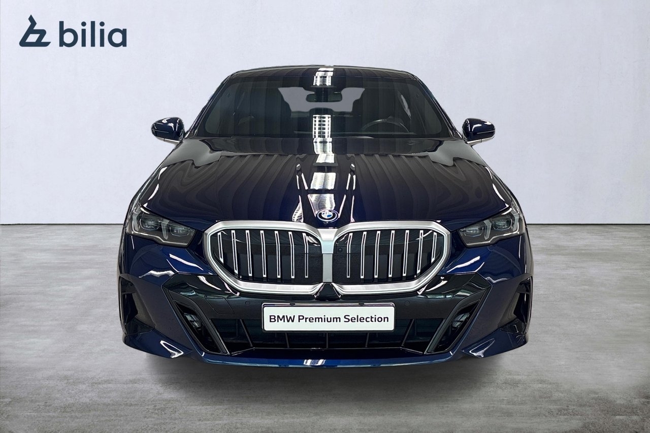 BMW 550 e xDrive Sedan M-Sport 2024, bild 5/10