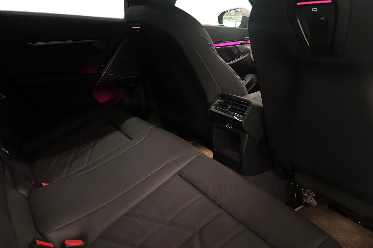 BMW 530 e xDrive Touring M-Sport 2026, bild 7/10
