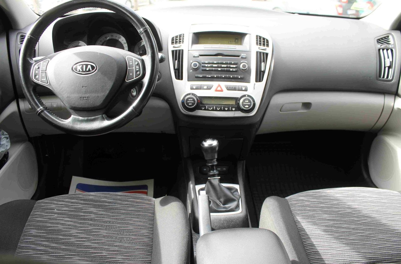 Kia Ceed cee'd_sw 1.6 CRDi EX Euro 4 2009, bild 4/4