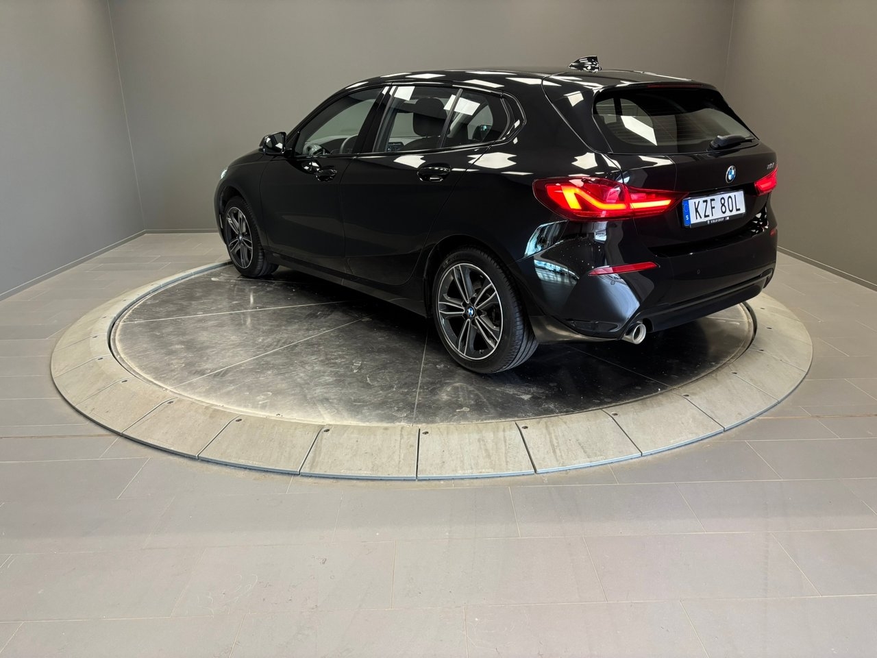 BMW 118 i Sport line Euro 6 2024, bild 3/10