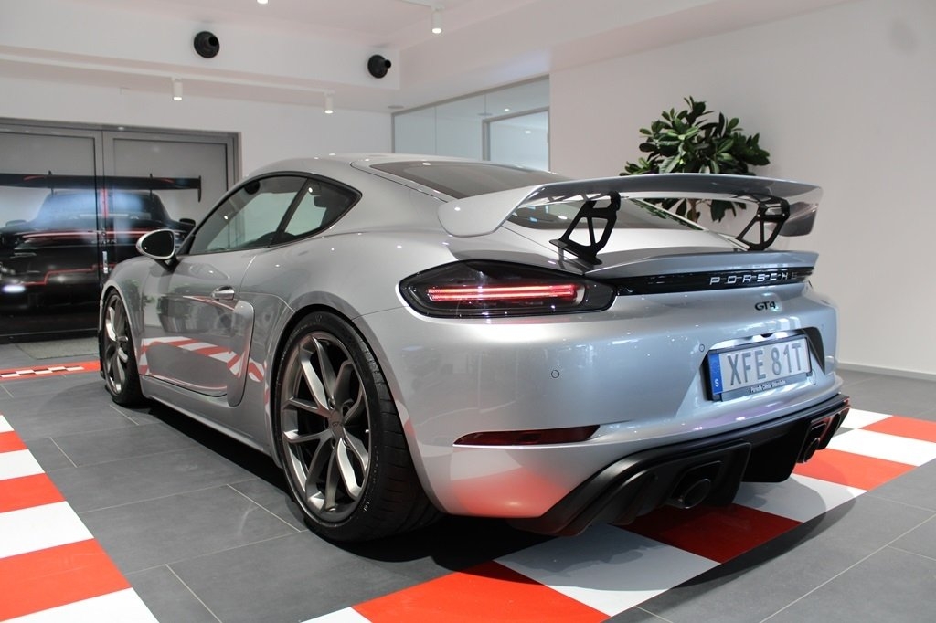 Porsche 718 Cayman GT4 2020, photo 6/10
