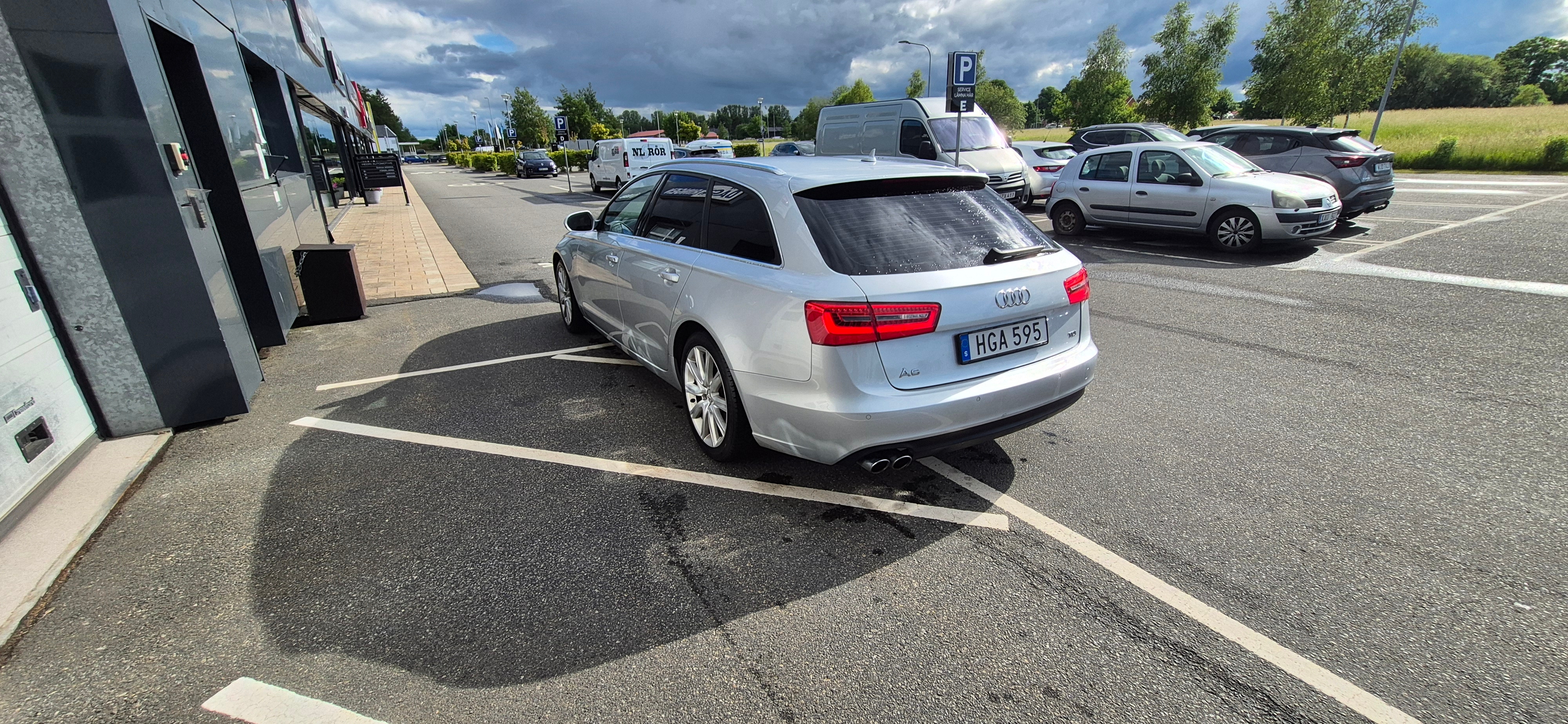 Audi A6 Avant 2.0 TDI Manuell 2013, photo 3/3