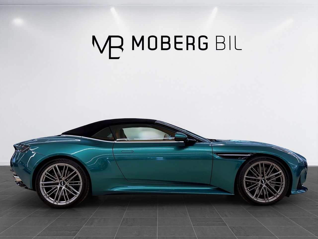 Aston Martin DB12 2024, bild 5/10