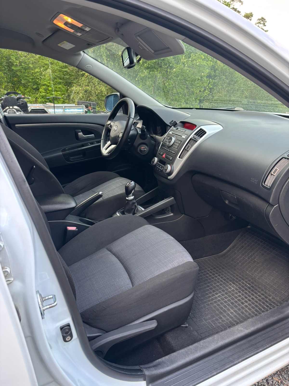 Kia Ceed _sw 1.6 CRDi Manuell 2012, bild 7/9