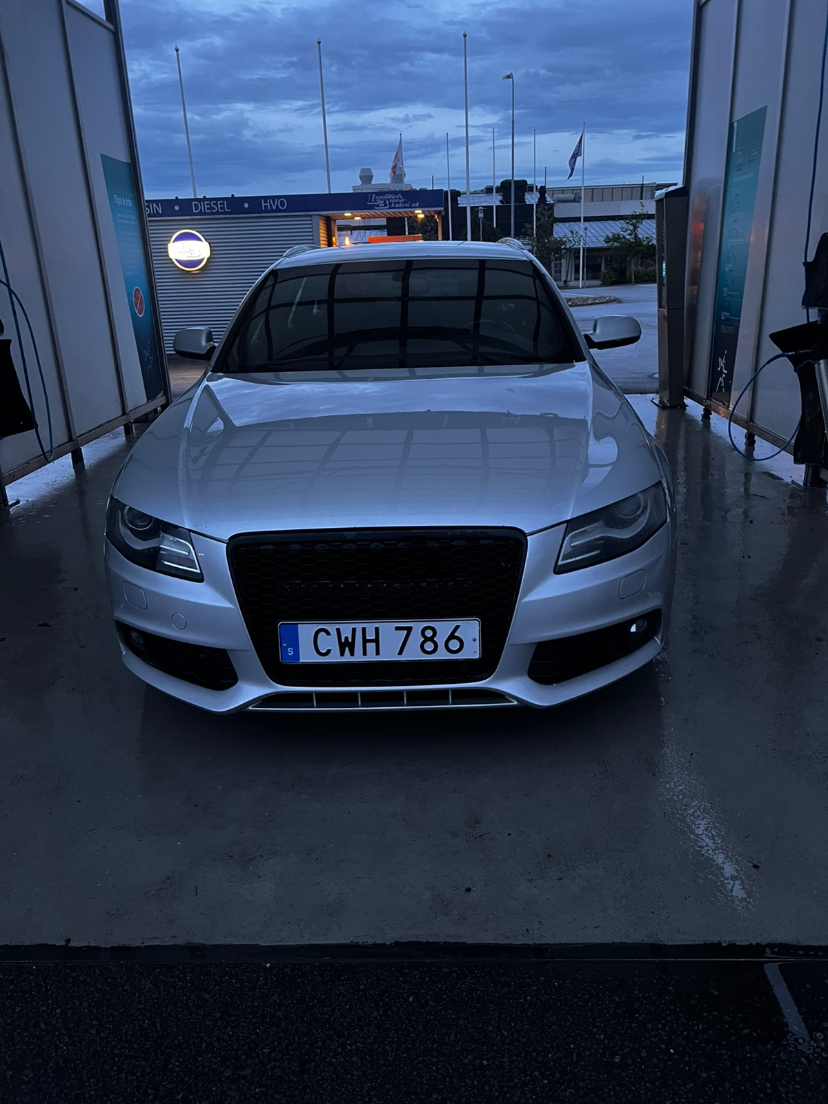 Audi A4 Avant 2.0 TFSI quattro Manuell 2010, bild 2/10