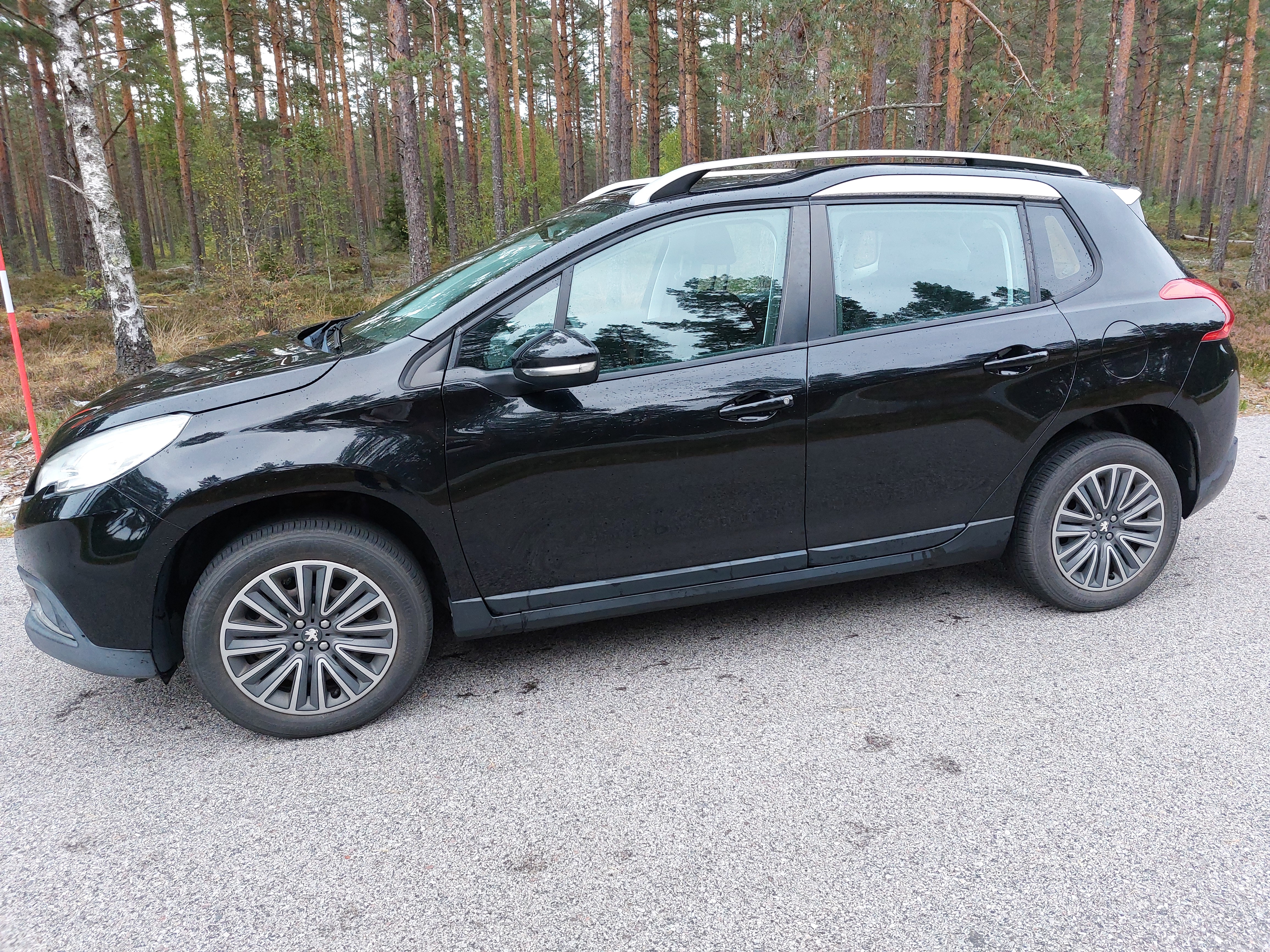 Peugeot 2008 1.2 VTi Manuell 2015, bild 2/3