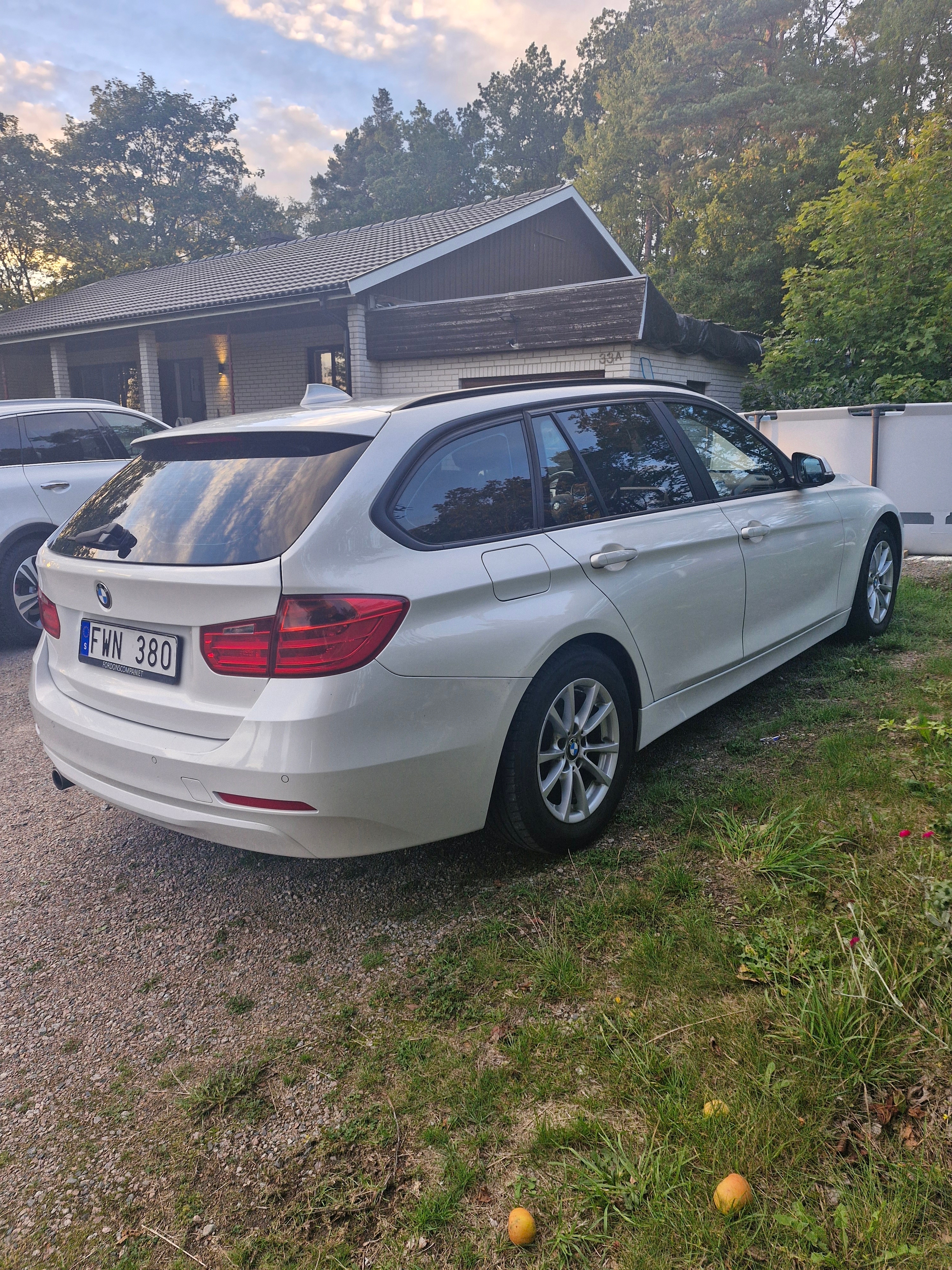 BMW 318 d Touring Steptronic 2013, kuva 2/5