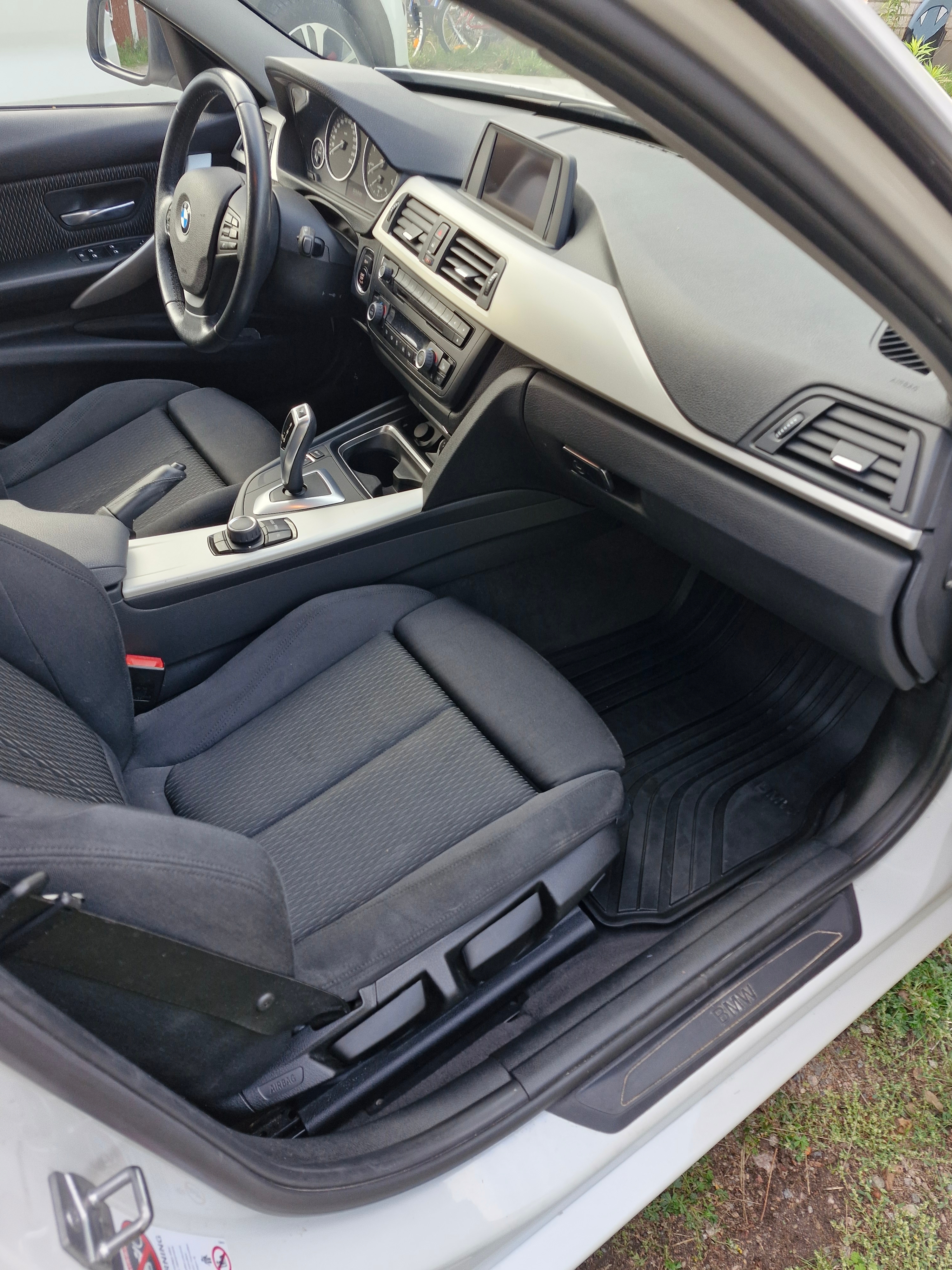 BMW 318 d Touring Steptronic 2013, kuva 4/5