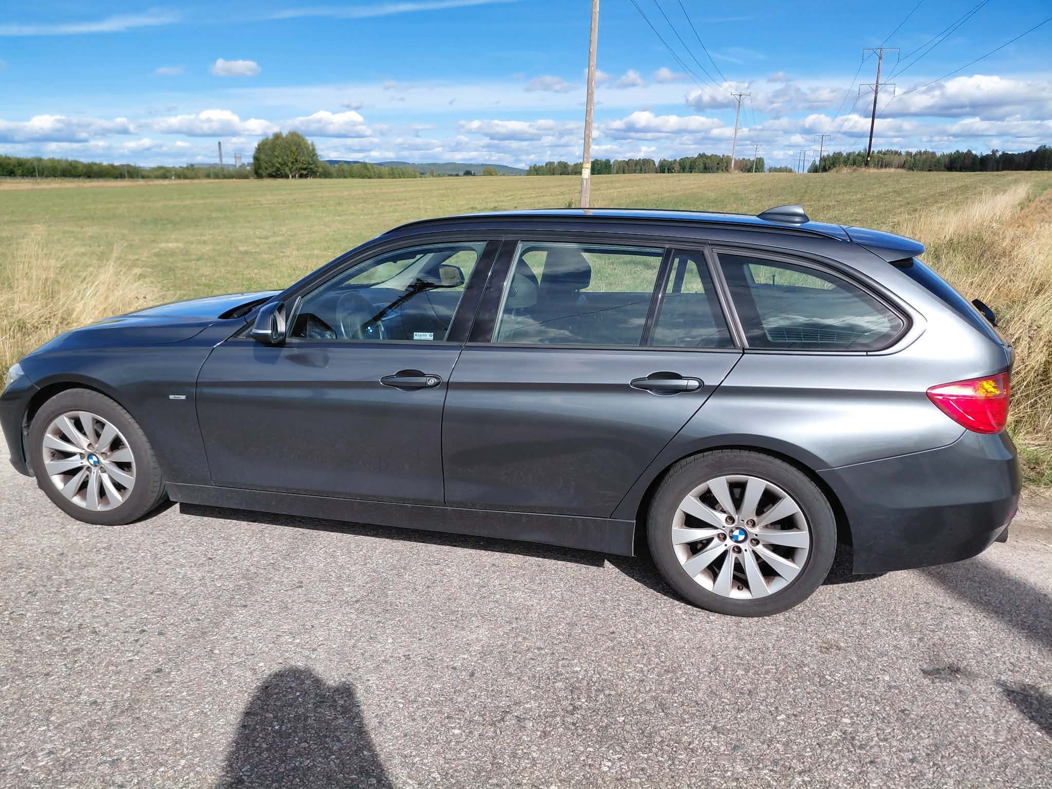 BMW 318 d Touring Manuell 2014, photo 2/4