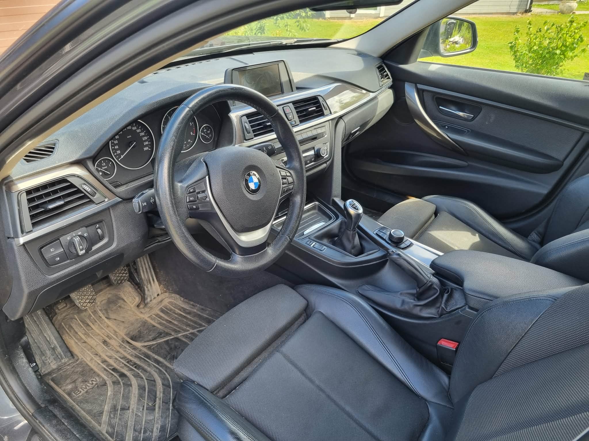 BMW 318 d Touring Manuell 2014, photo 4/4
