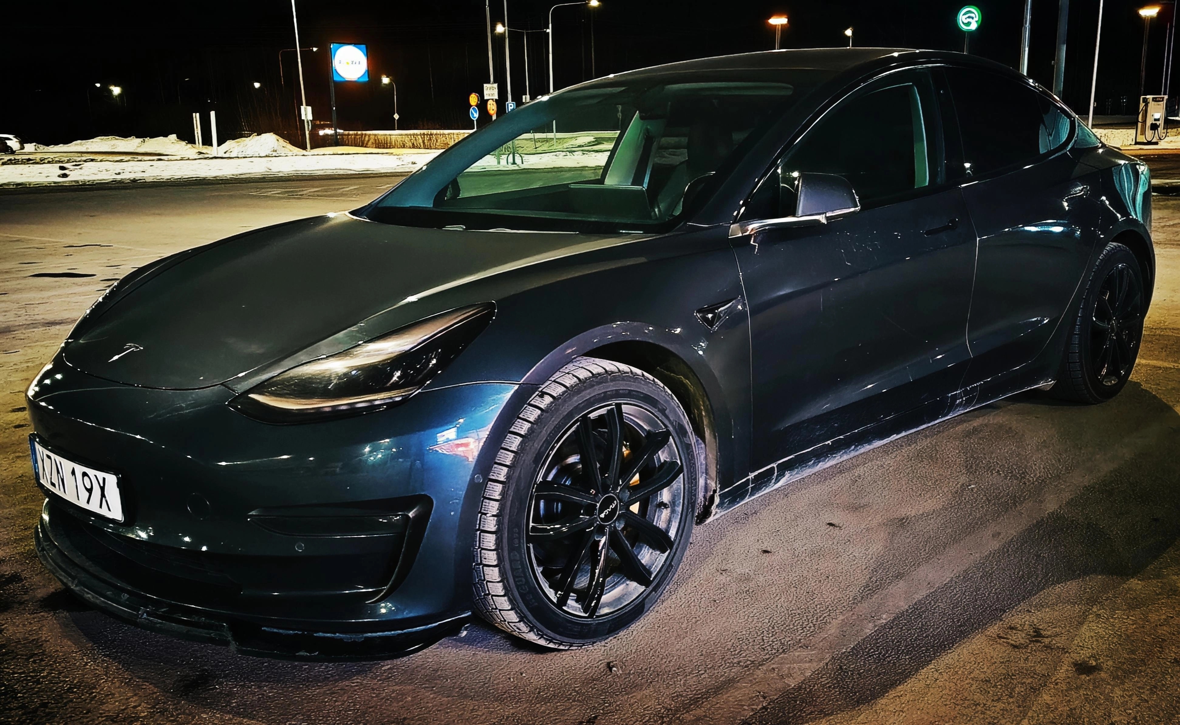 Tesla Model 3 2019, kuva 2/5