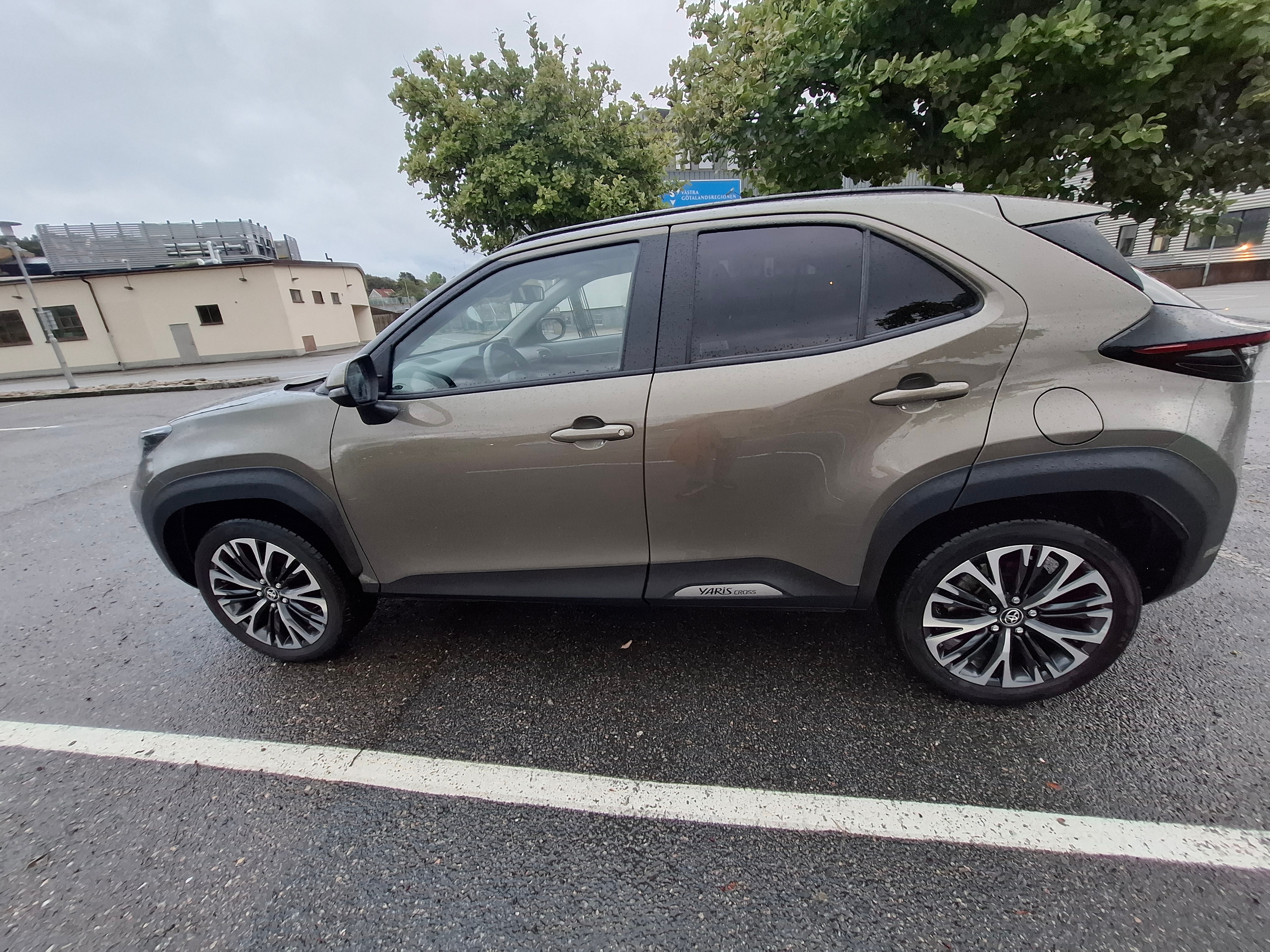 Toyota Yaris Cross Hybrid 130 e-CVT 2024, bild 3/6