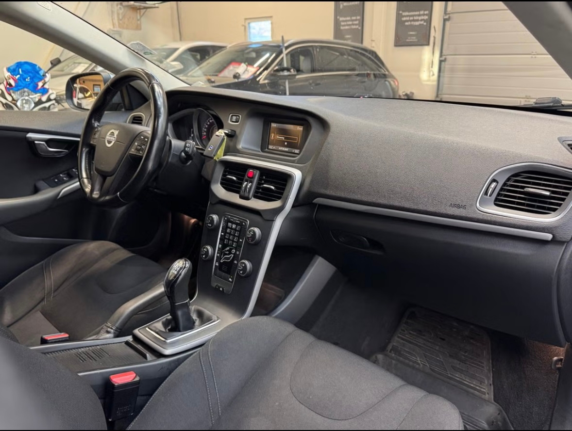 Volvo V40 D2 Kinetic-Drag 2015, kuva 6/8