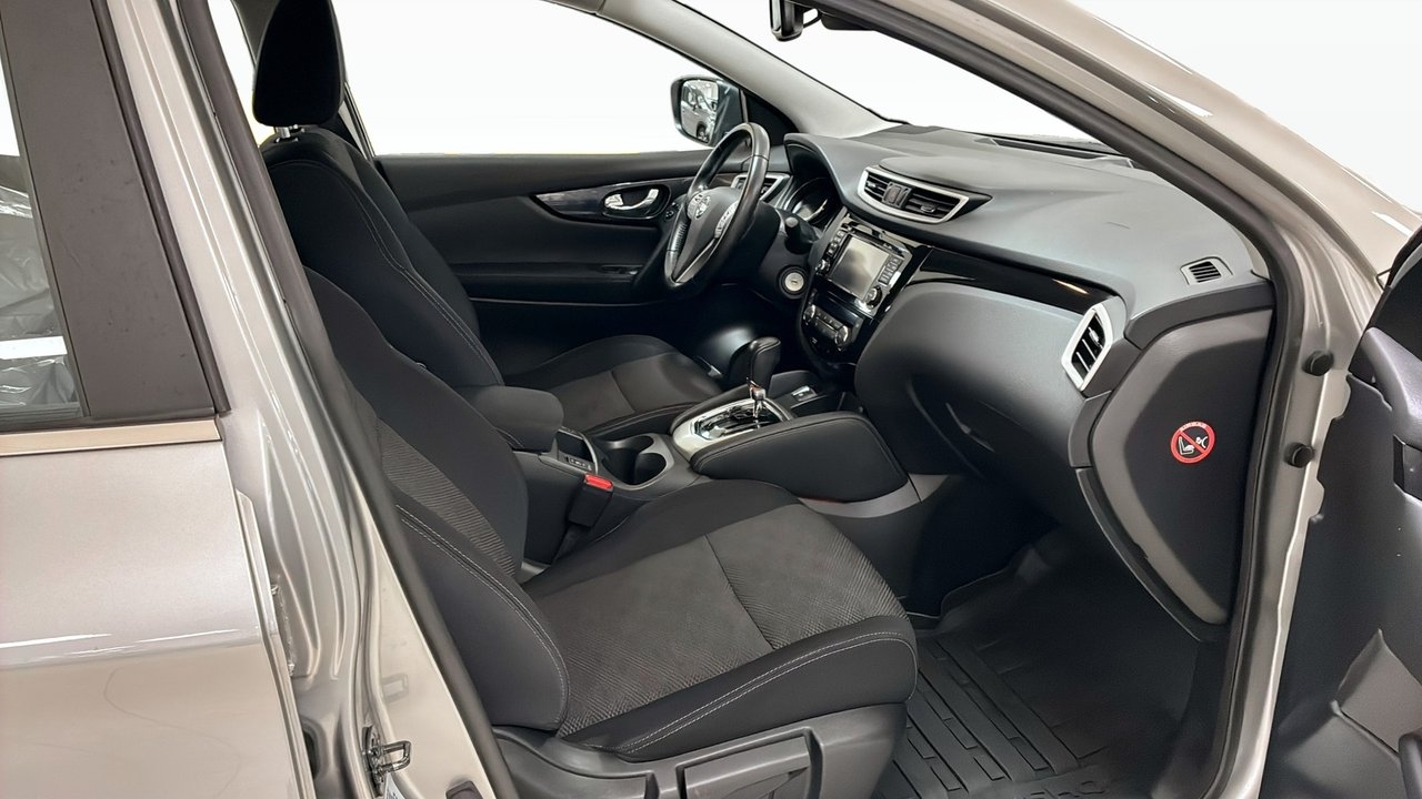 Nissan Qashqai 1.2 DIG-T XTRONIC-CVT 2015, bild 3/9