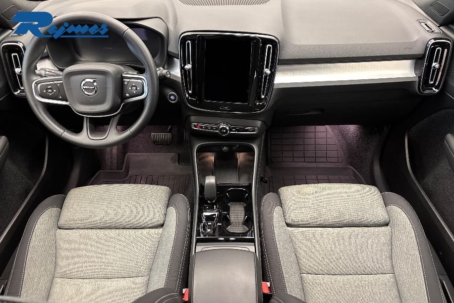 Volvo XC40 B3 FWD Bensin Plus Dark 2025, photo 7/21
